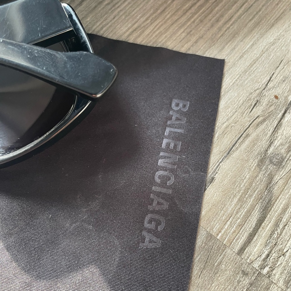 Balenciaga Dark Sunglasses with Black Case - Picture 9 of 9